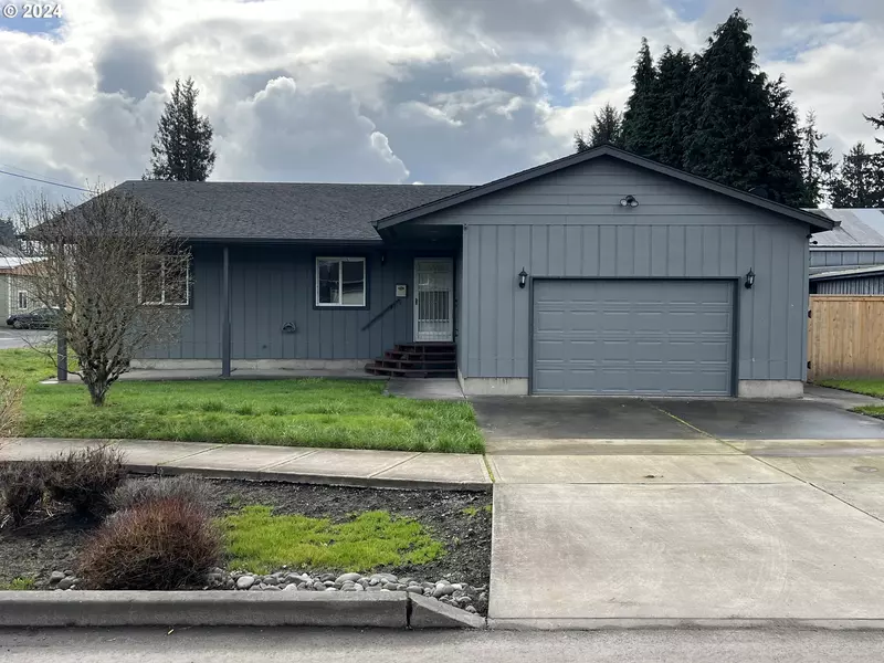 1403 S 5TH AVE, Kelso, WA 98626