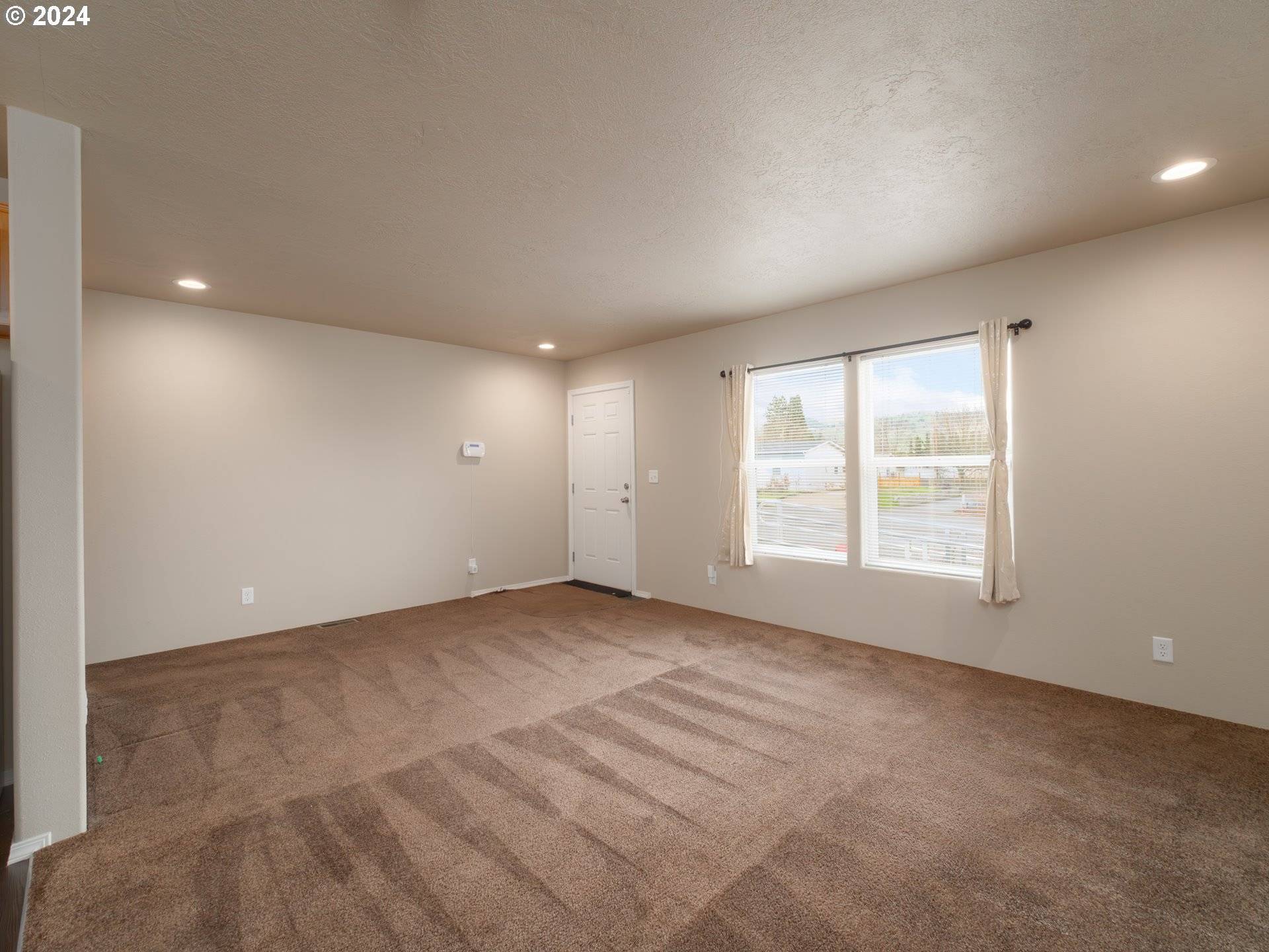 Roseburg, OR 97471,110 S PARK CT