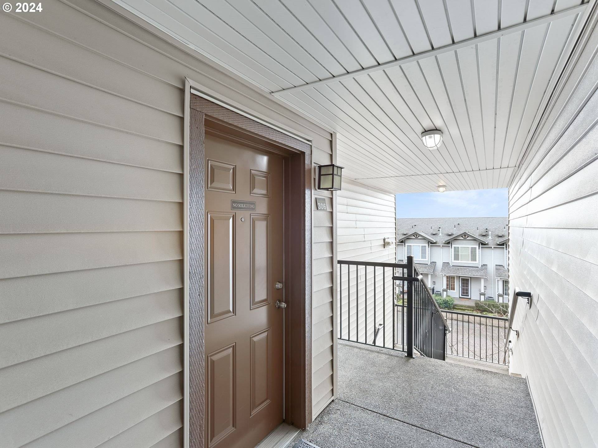 Hillsboro, OR 97006,10664 NE HOLLY ST #306