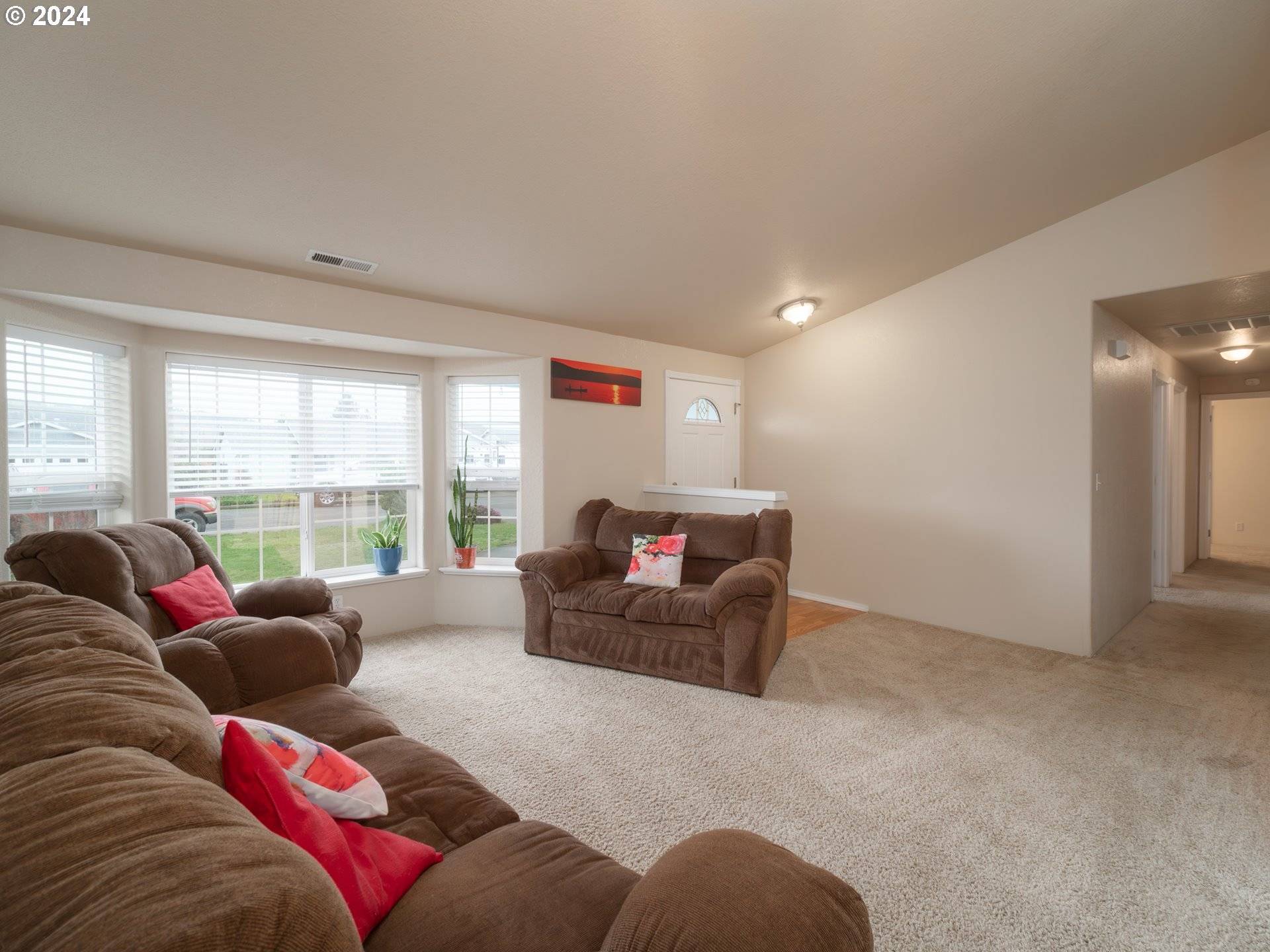 Roseburg, OR 97471,180 ZEPHYR CT