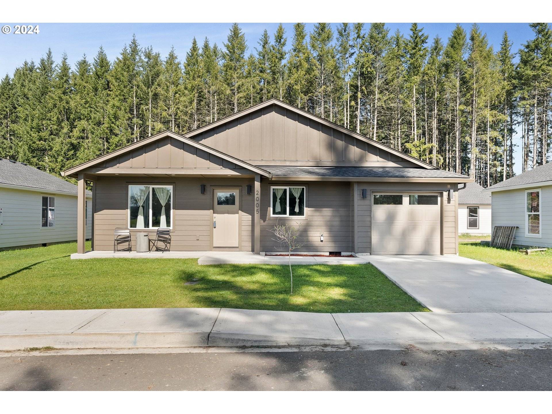 2005 Apple, Winlock, WA 98596