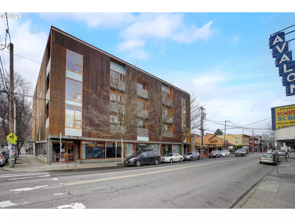 Portland, OR 97214,915 SE 35TH AVE #204