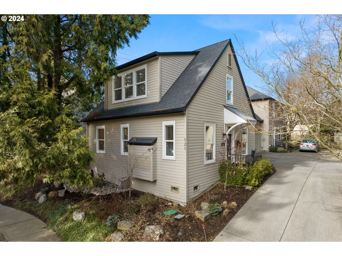 Lake Oswego, OR 97034,121 WILBUR ST