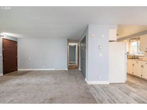 325 S R ST, Cottage Grove, OR 97424