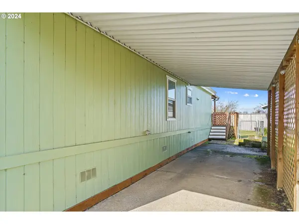 Eugene, OR 97402,1415 S BERTELSEN RD #121