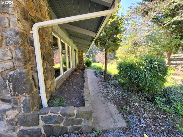 79579 Abbott LN, Cottage Grove, OR 97424