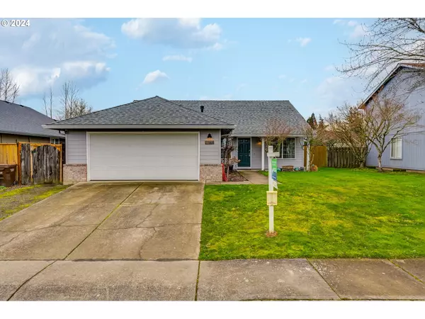 1124 MEADOWLAWN PL, Molalla, OR 97038