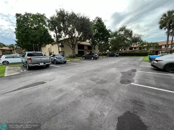 Coconut Creek, FL 33063,3879 Cocoplum Cir  #3503