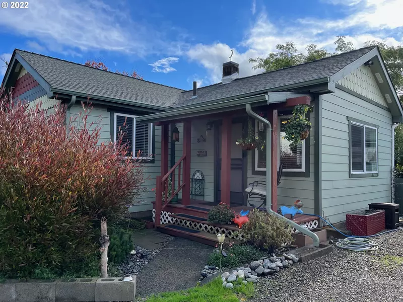 233 W 7TH PL, Coquille, OR 97423