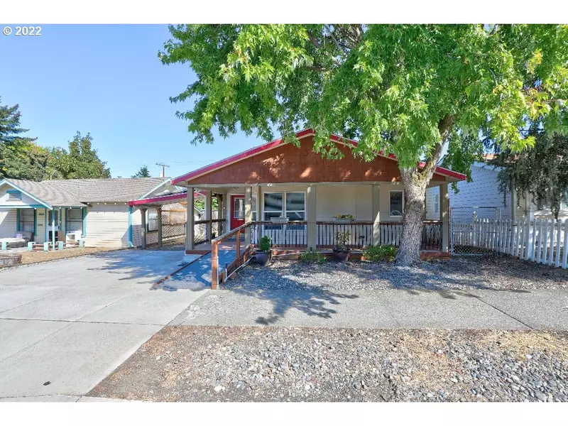 609 W 10TH ST, The Dalles, OR 97058