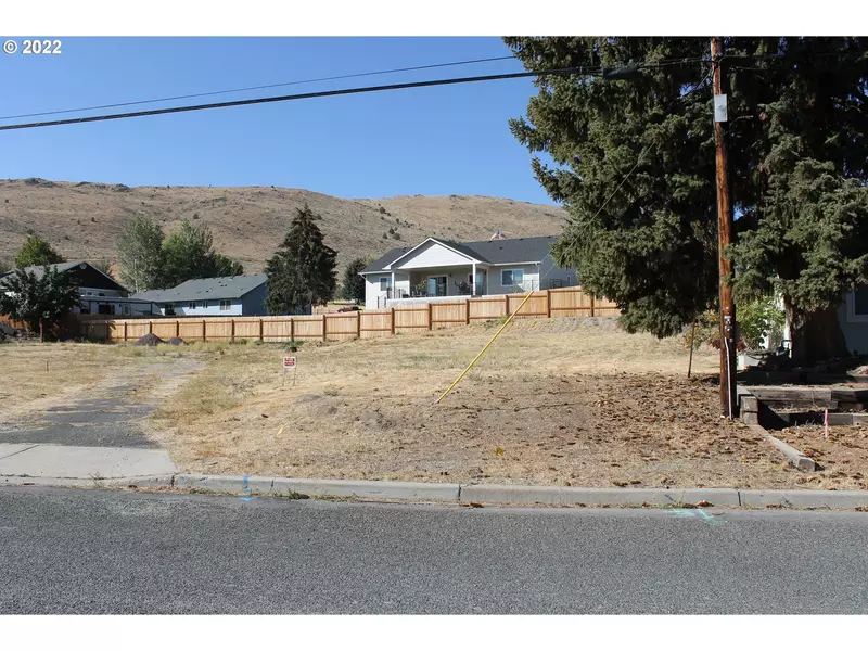 105 FOOTHILL DR, Baker City, OR 97814