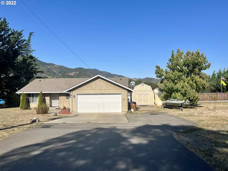 981 NE DIVISION ST, Myrtle Creek, OR 97457