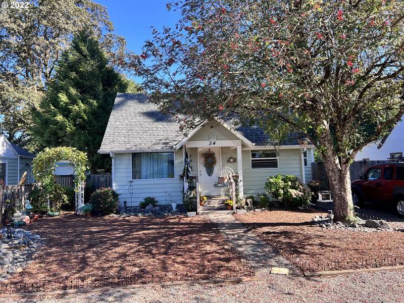 34 LAKESIDE AVE, Cascade Locks, OR 97014