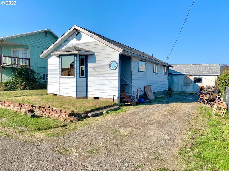 1063 LAUREL AVE, Reedsport, OR 97467