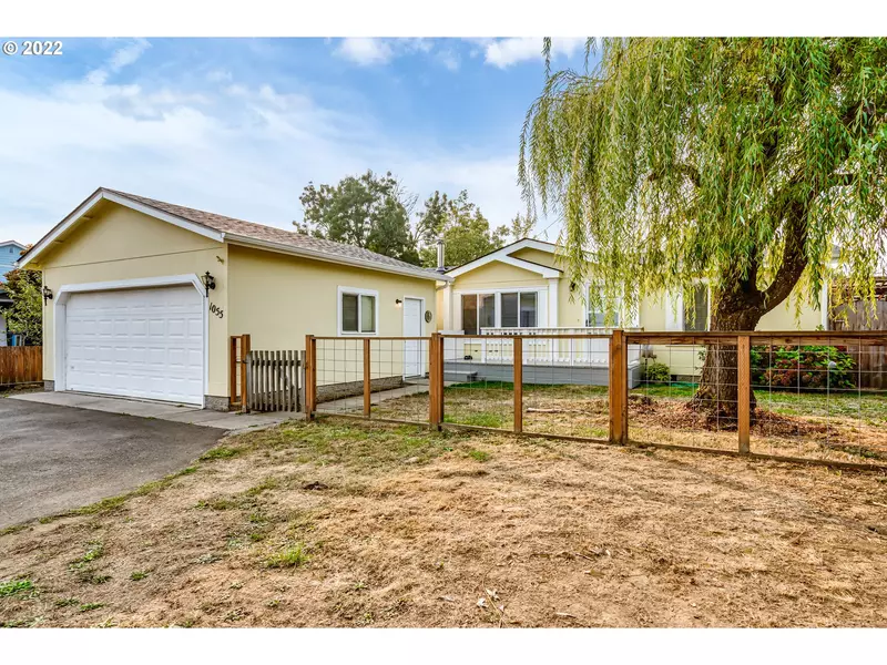 1055 W OREGON ST, Creswell, OR 97426