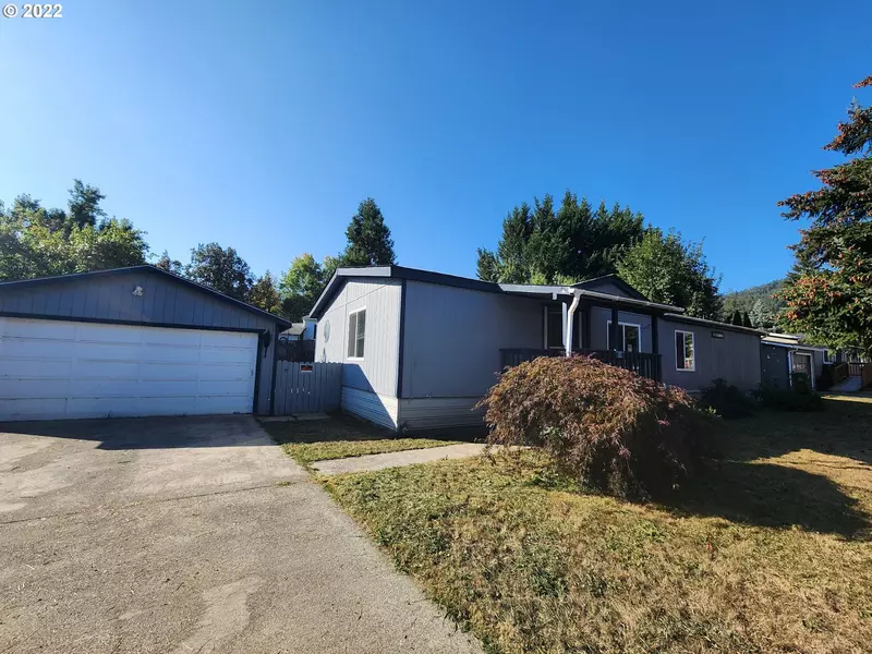 121 GADDIS LN, Glendale, OR 97442