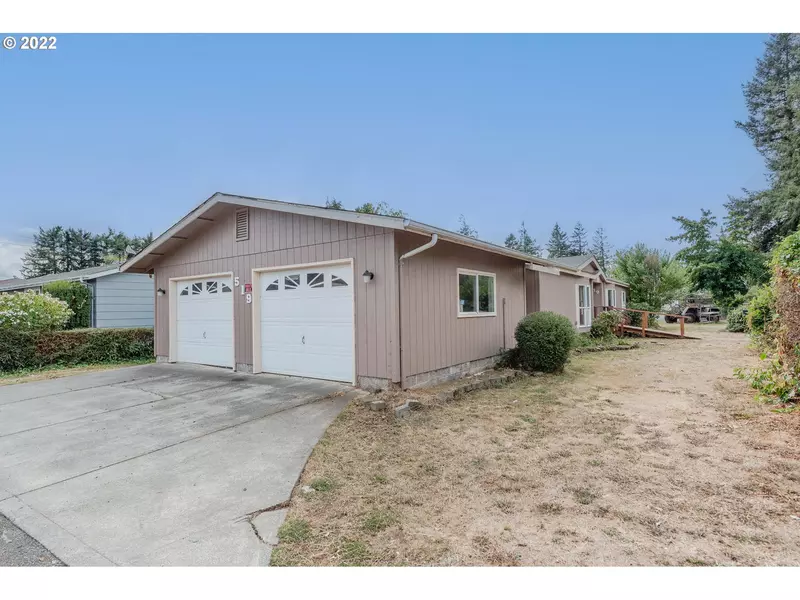 519 W 4TH PL, Coquille, OR 97423