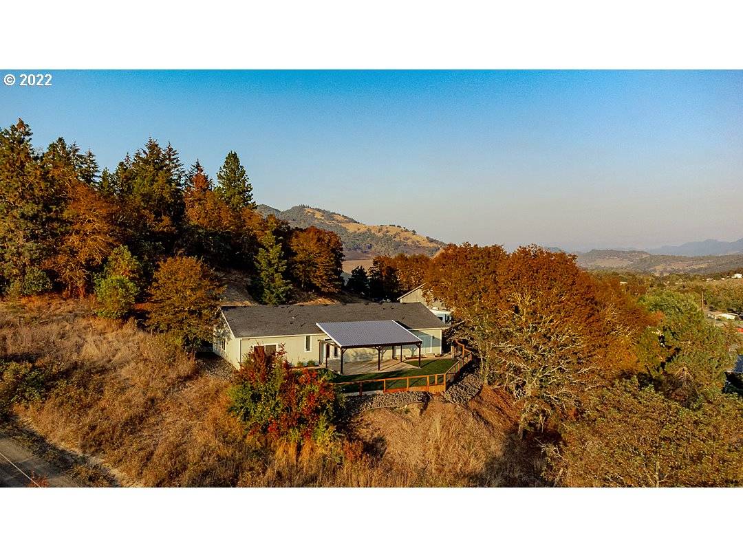2676 ROBERTS CREEK RD, Roseburg, OR 97470