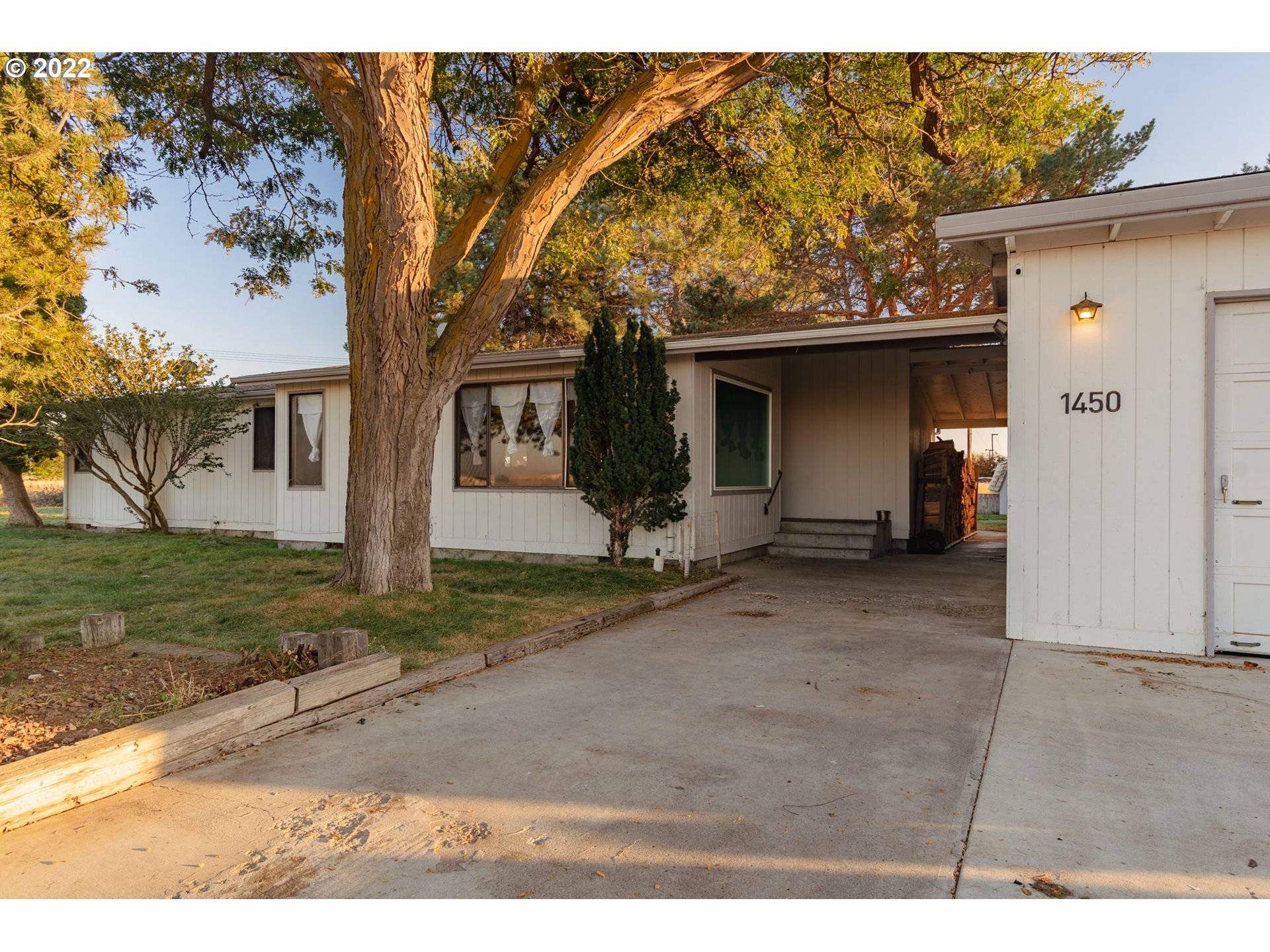 1450 E AIRPORT RD, Hermiston, OR 97838