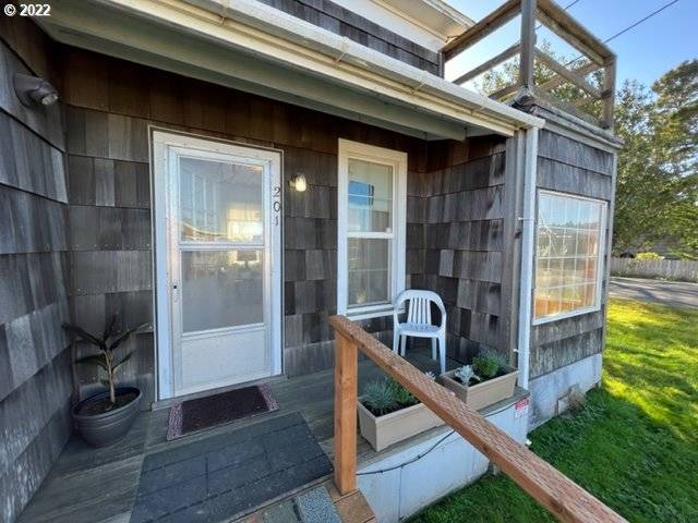 Long Beach, WA 98631,201 7TH ST SE