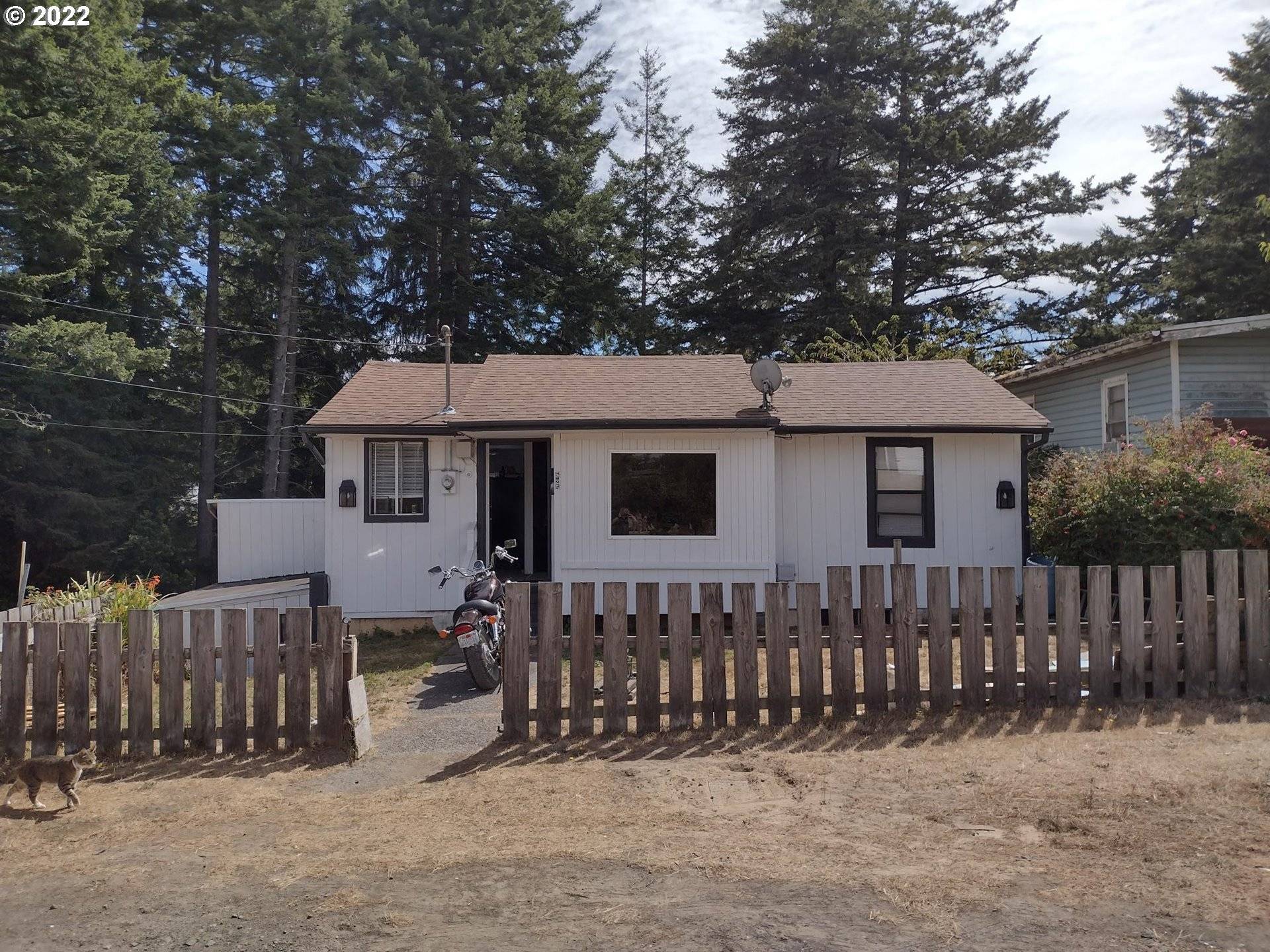 Coos Bay, OR 97420,525 N MAIN ST