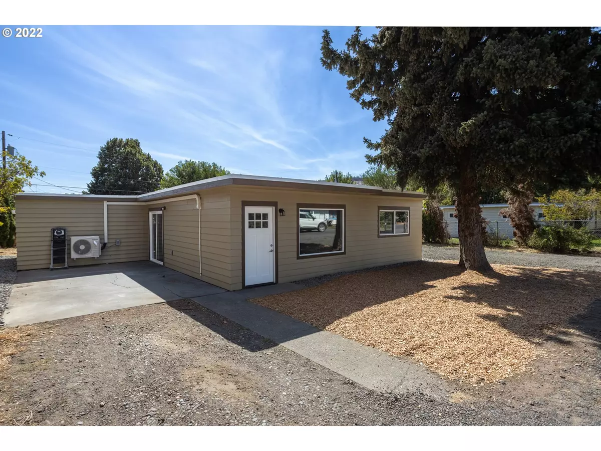 The Dalles, OR 97058,734 LEE ST