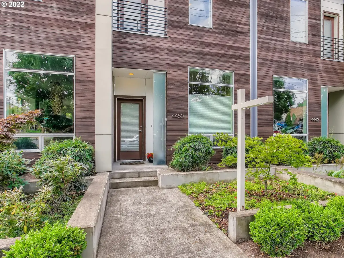 4450 SE STARK ST, Portland, OR 97215
