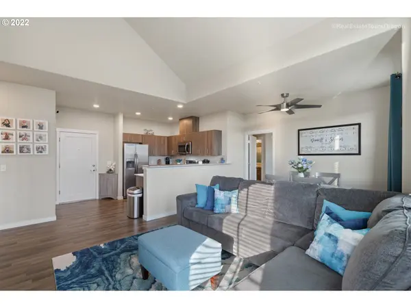 17137 SW APPLEDALE RD #303, Beaverton, OR 97007