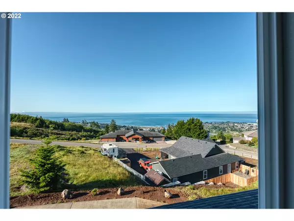 Brookings, OR 97415,98002 CROWN TERRACE DR