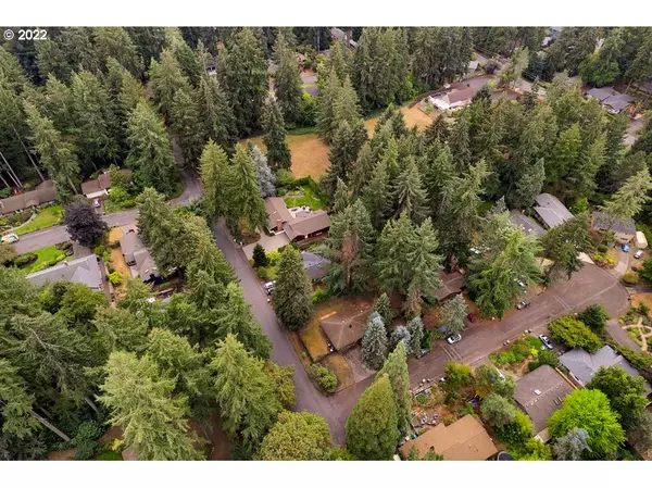 Lake Oswego, OR 97035,5270 CHINOOK CT