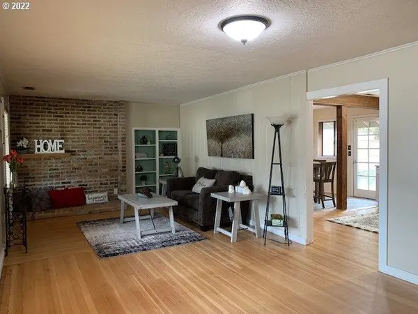 115 S R ST, Cottage Grove, OR 97424