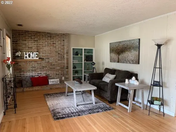 115 S R ST, Cottage Grove, OR 97424