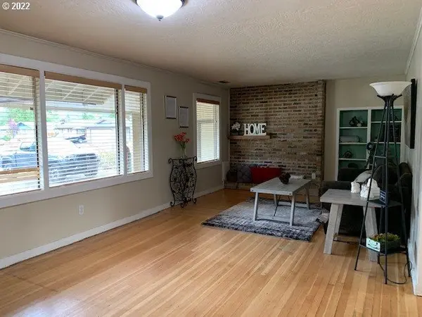 115 S R ST, Cottage Grove, OR 97424