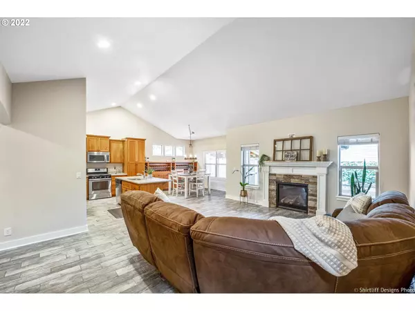 Eugene, OR 97404,909 PENNINGTON CT