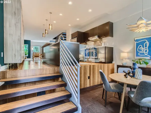 4450 SE STARK ST, Portland, OR 97215