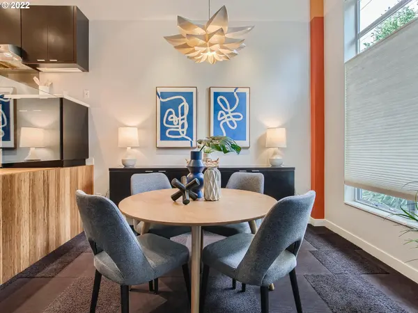 4450 SE STARK ST, Portland, OR 97215