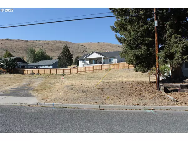 Baker City, OR 97814,105 FOOTHILL DR