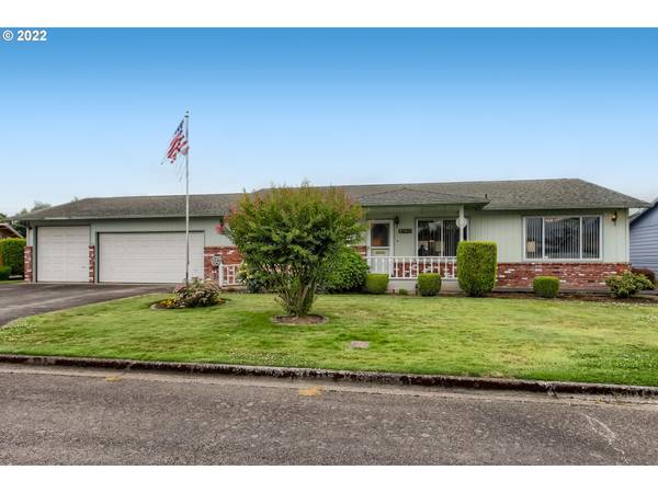 2160 COUNTRY CLUB TER, Woodburn, OR 97071