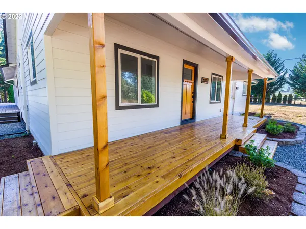 25306 E HUNTER RD, Veneta, OR 97487