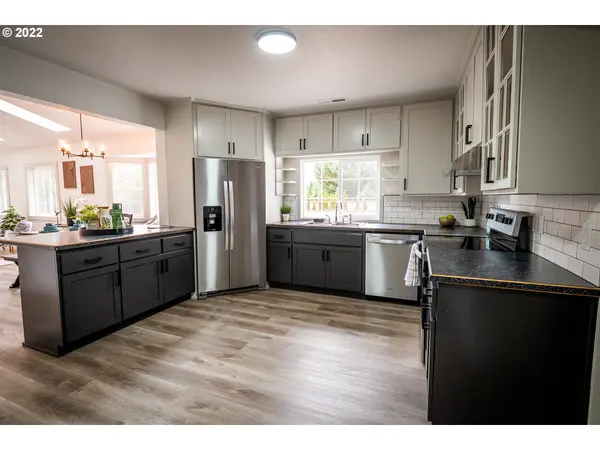 25306 E HUNTER RD, Veneta, OR 97487