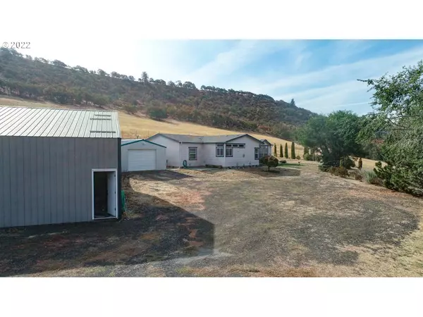 6160 CHERRY HGTS RD, The Dalles, OR 97058