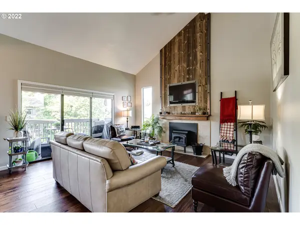 Eugene, OR 97401,2068 LAKE ISLE DR