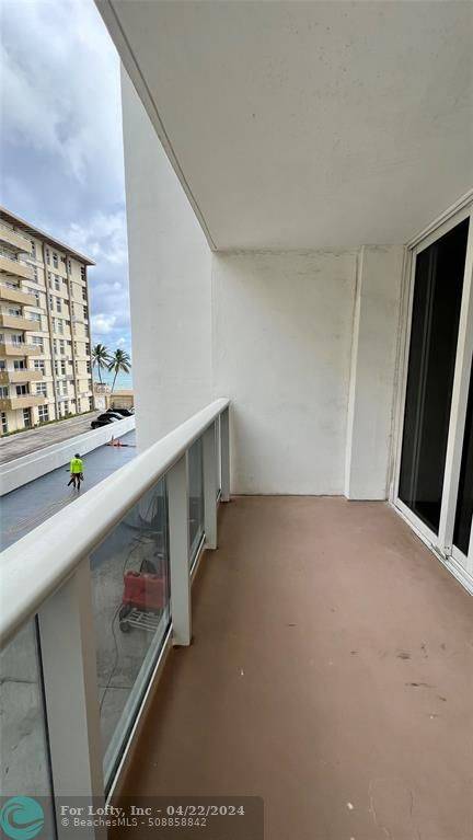 Hallandale Beach, FL 33009,3140 S Ocean Dr  #208