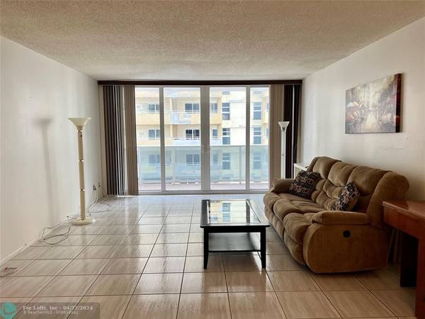 Hallandale Beach, FL 33009,3140 S Ocean Dr  #208