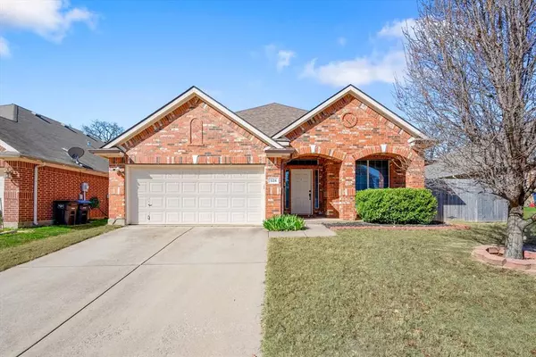 528 Lowery Oaks Trail, Fort Worth, TX 76120