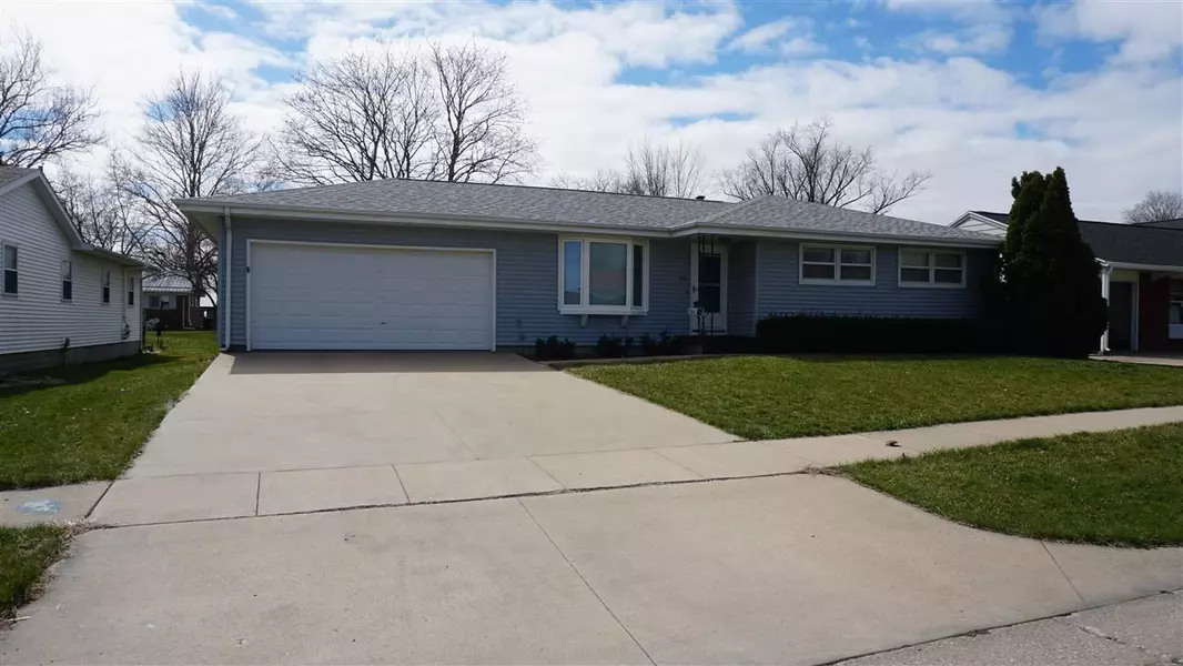 406 E 8th St, West Liberty, IA 52776