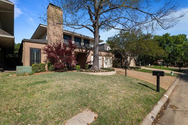 8 Crown Place, Richardson, TX 75080