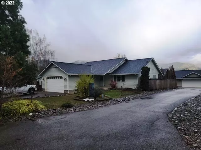 179 ARNOLD LN, Myrtle Creek, OR 97457