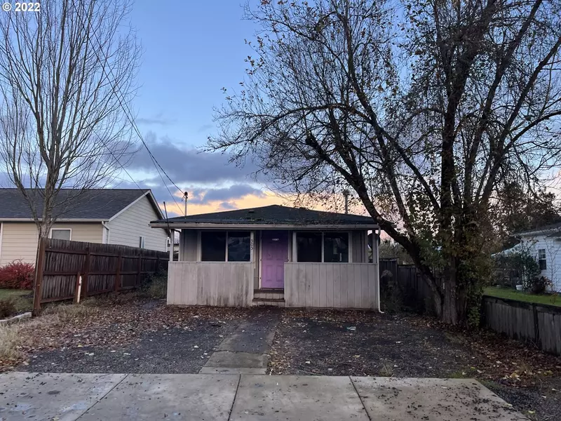 505 S 5TH ST, Harrisburg, OR 97446