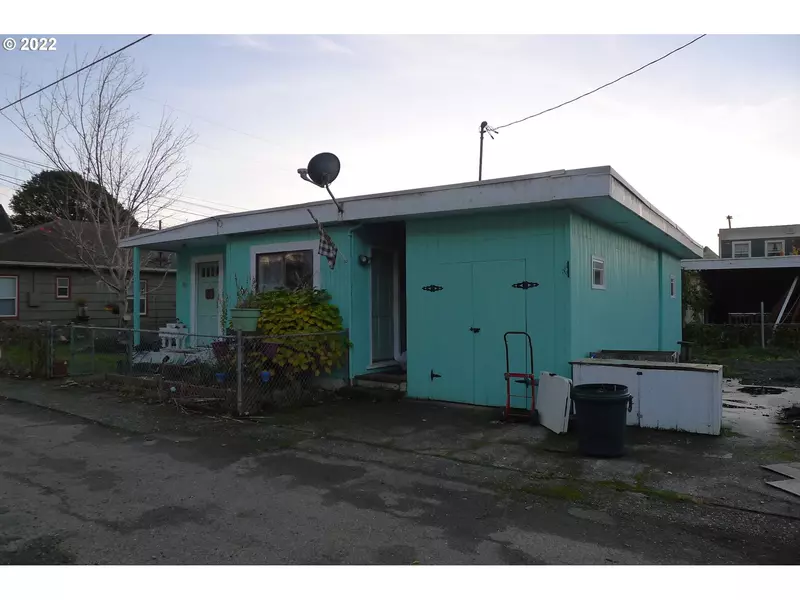 644 FRONT ST, Gardiner, OR 97441